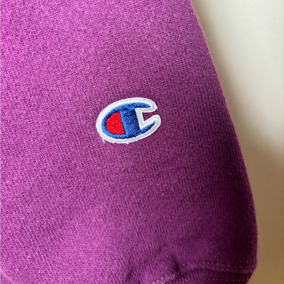 Women 100% authentic Champion Crewneck L/S Sweater size Small Solid Purple - Picture 3 of 4